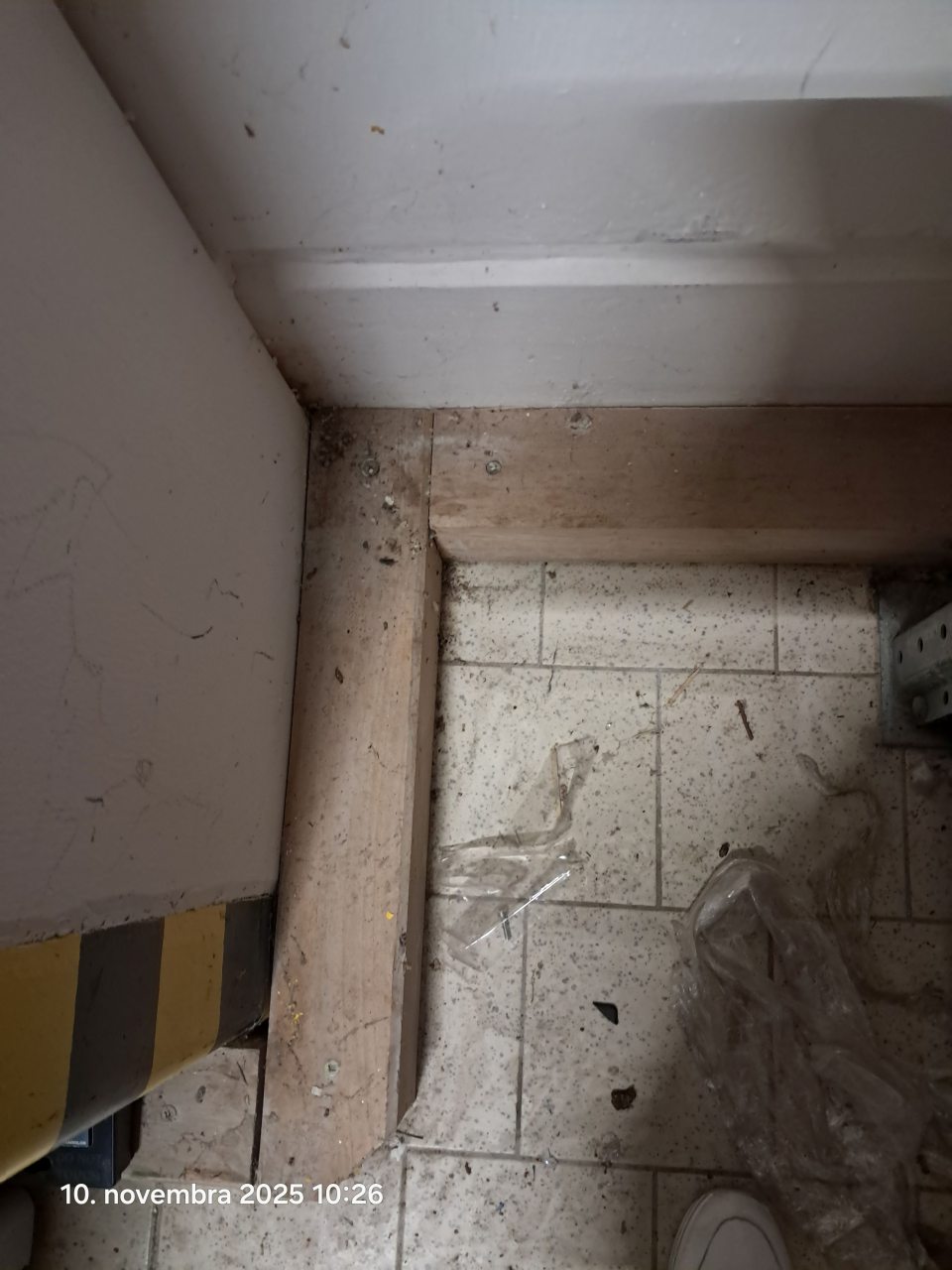 Skladové priestory znečistené.