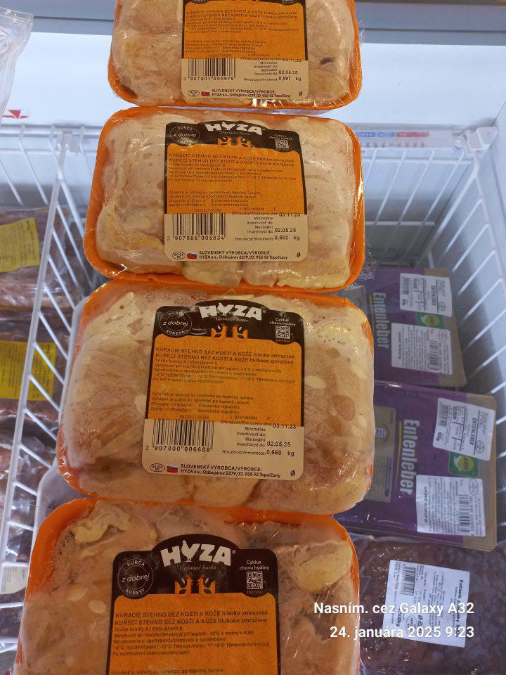 umiestňovanie na trh hlbokozmrazených potravín s poškodeným obalom s prítomnosťou známok po vysušení mrazom, zmenená farba - šedá