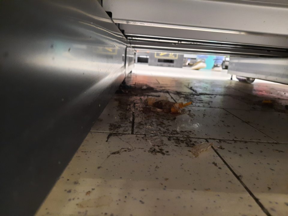 Znečistenie podlahy na predajni