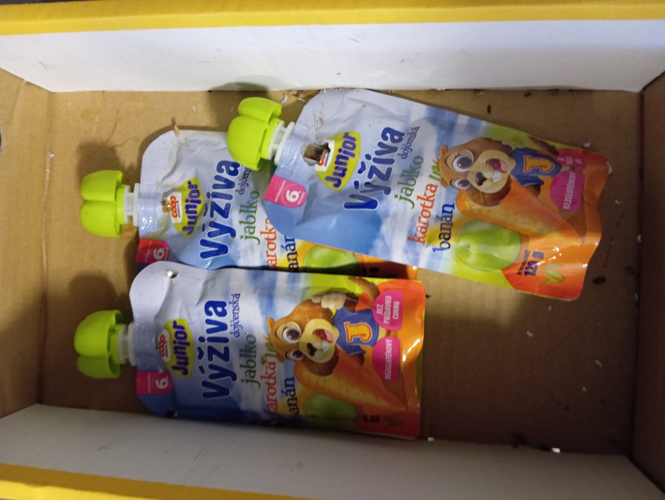 Prítomnosť výskytu hlodavcov - rozhryzené obaly výrobkov.