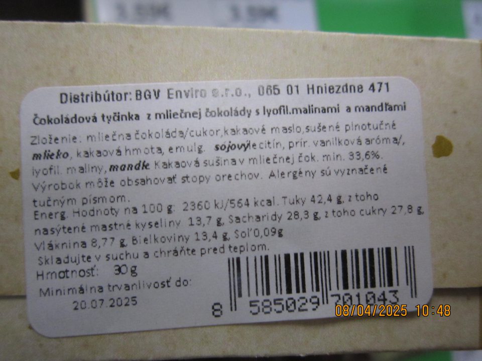  NESTVILLE CHOCOLATE Čokoládová tyčinka z mliečnej čokolády s lyofil. malinami a mandľami hmotnosť: 30g, minimálna trvanlivosť do: 20.07.2025, distribútor: BGV Enviro s.r.o., 065 01 Hniezdne 471. V označení názvu, zloženia a povinných údajov sú uvedené následovné zložky skratkou „ lyofil. malinami, emulg. sójový lecitín, prír. vanilková aróma/, lyofil. maliny. Kakaová sušina v mliečnej čok. min. 33,6%. Energ. Hodnoty na 100g“