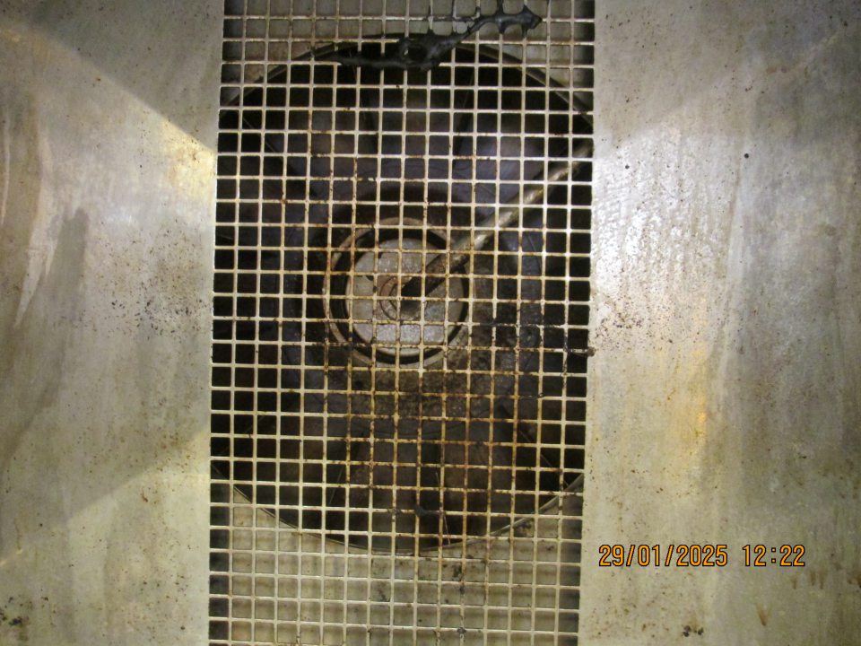 Pec na dopek pekárenských polotovarov - výskyt korózie vo vnútornej časti pece pri ventilátoroch. 