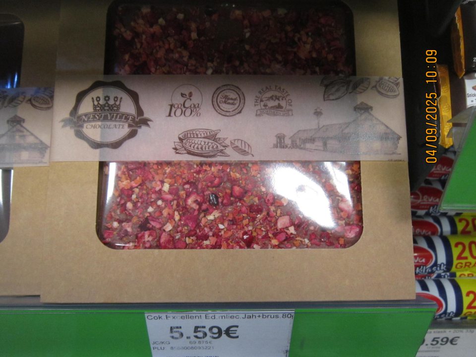 Tabuľková čokoláda mliečna DK s jahodami a brusnicami (EXCELENT EDICION) Mliečna čokoláda s jahodami a brusnicami, hmotnosť: 80g, Distribútor: BGV Enviro s.r.o., 065 01 Hniezdne, Hniezdne 471, Slovenská republika, 1.07.2026 v celkovom množstve 2 ks/0,16 kg a predajnej cene 11,18 €