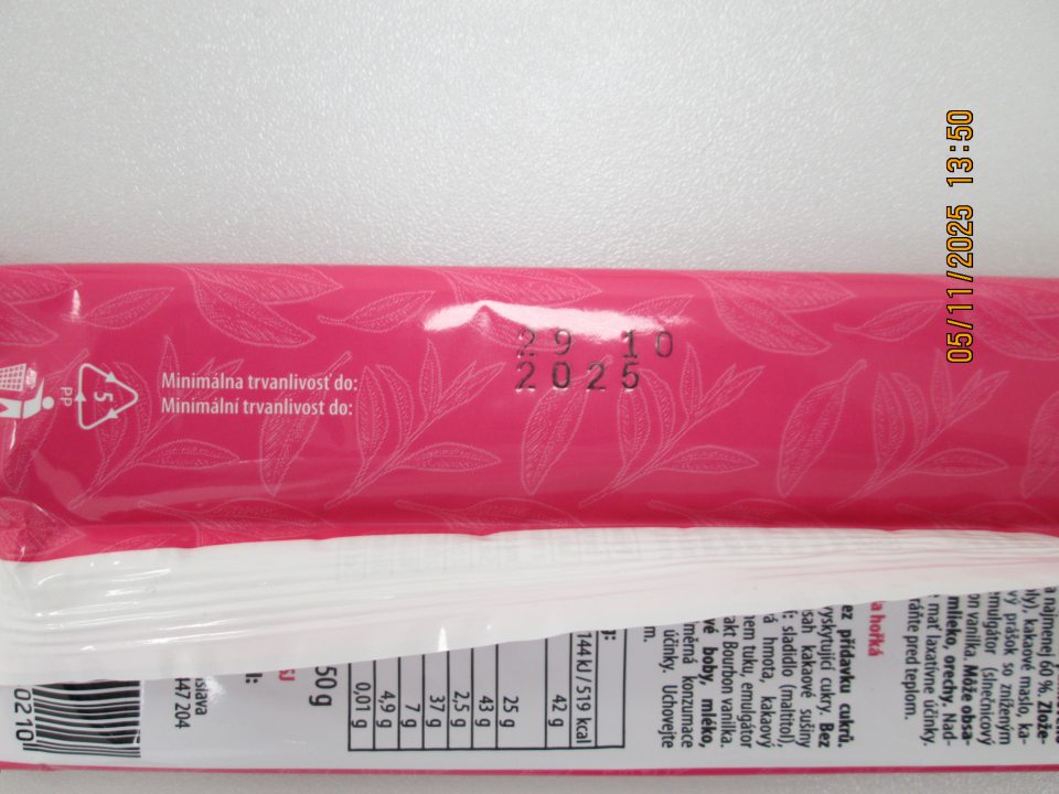 1.	Čokoláda horká/hořká 50 g, DMT: 29.10.2025, v celkovom počte 11 ks, v celkovom množstve 550 g, v celkovej cene 24,09 Eur. Dodávateľ : IRENE s.r.o., Hanácka 1492/13, 82104 Bratislava