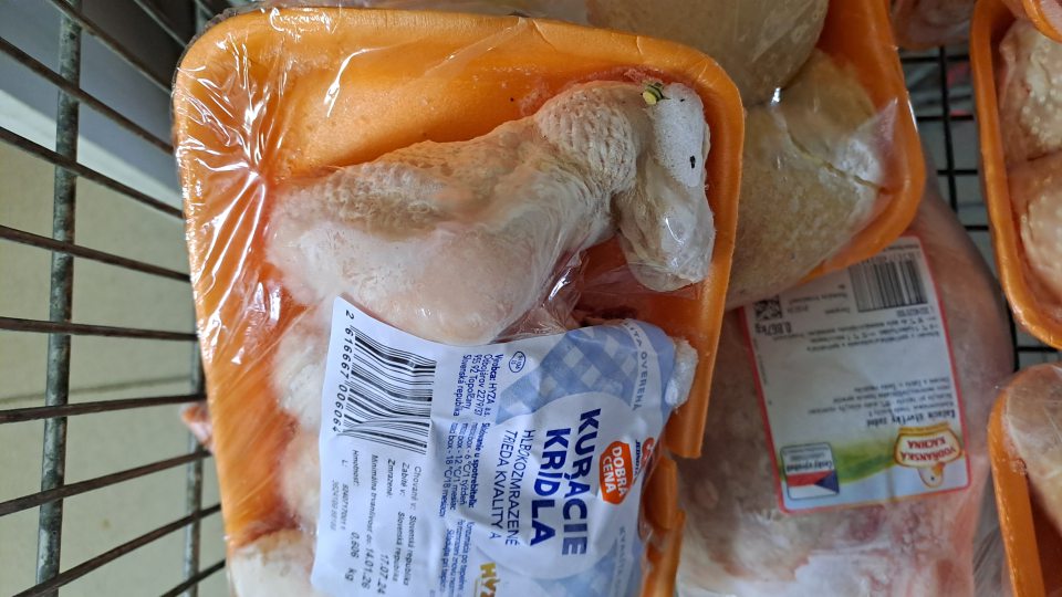 3. Predaj potravín s poškodeným obalom a znečistených .