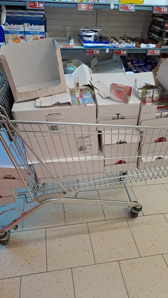 Nedodržanie teplotných podmienok pri uchovávaní masla.