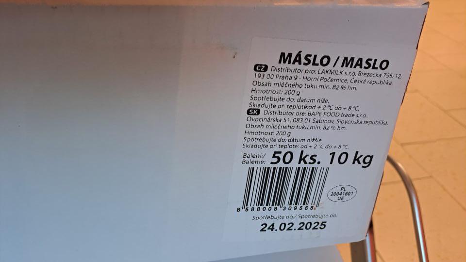 Nedodržanie teplotných podmienok pri uchovávaní masla.