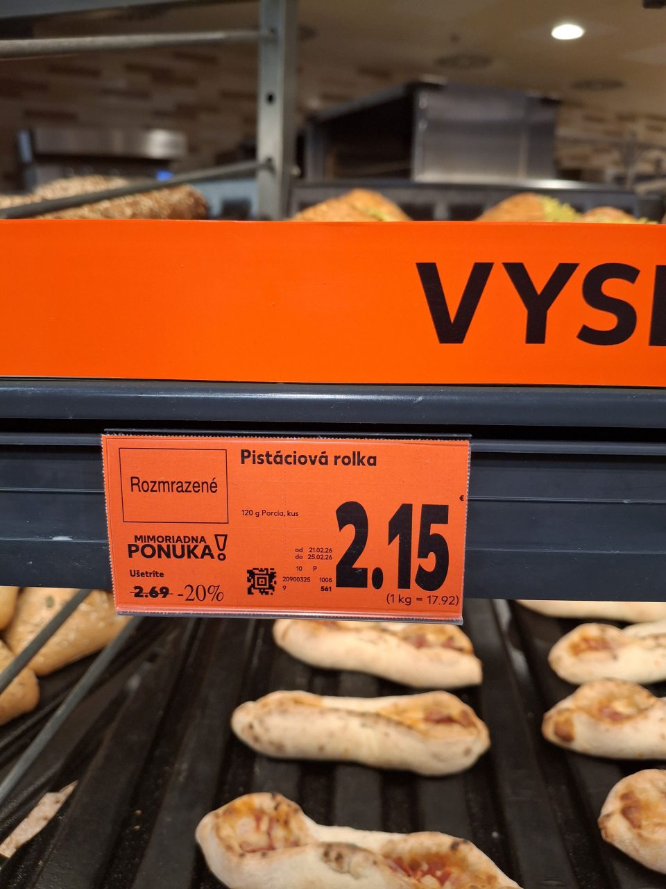 Nebalené pekárske výrobky neoznačené v mieste predaja povinnými údajmi v blízkosti ich umiestnenia.