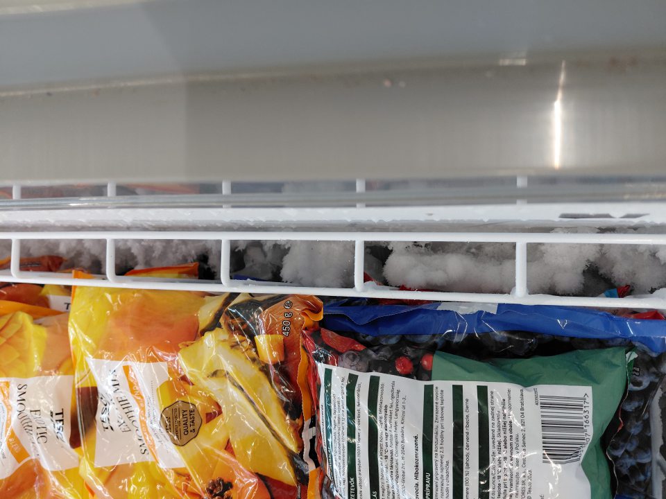 Vrstva námrazy v mraziacom boxe