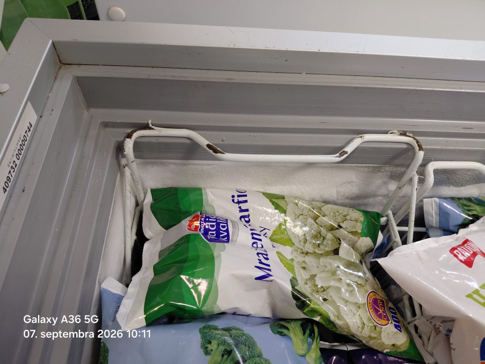 Košíky v mraziacom boxe - olúpaný náter, hrdza