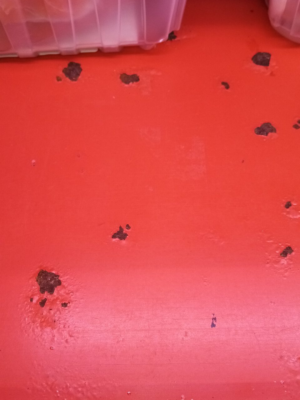 Chladiace vitríny s korodovaným povrchom