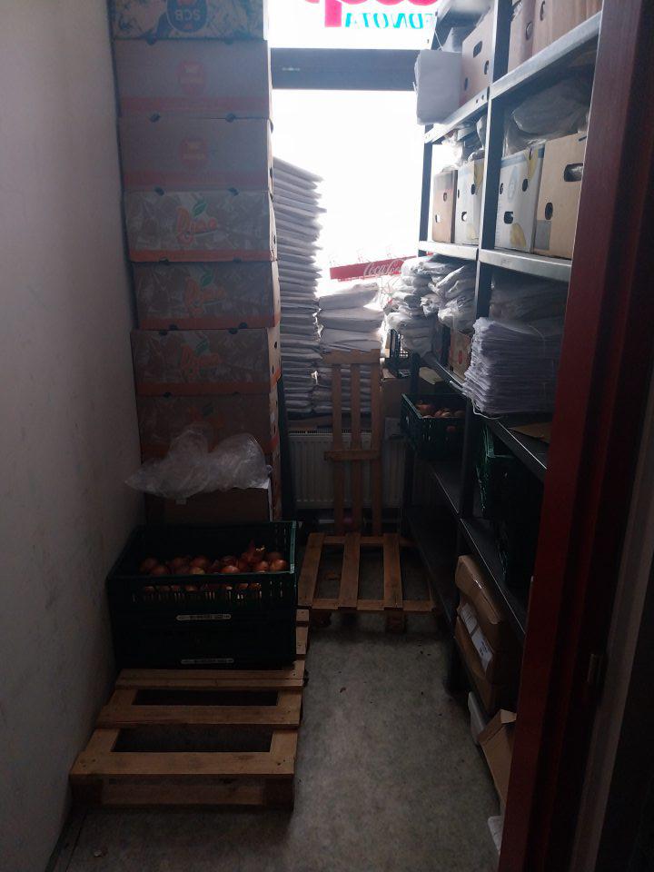 Cibuľa uskladnená v archíve.