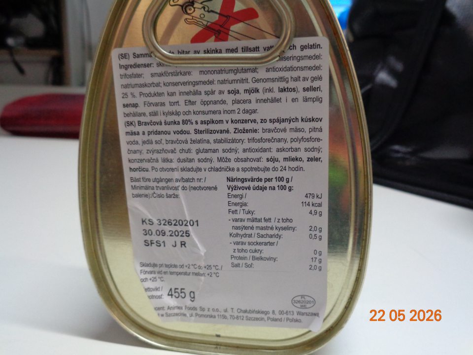 Predaj mäsových konzerv po uplynutom dátume minimálnej trvanlivosti zistený 22.05.2026 v celkovej hmotnosti 5,915 kg: Bravčová šunka 80% s aspikom v konzerve, zo spájaných kúskov mäsa a pridanou vodou, 455g - minimálna trvanlivosť do: 30.09.2025. 