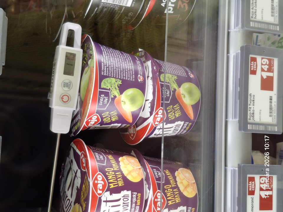 nevyhovujúca teplota pri uchovávaní mliečnych výrobkov: nameraná +11,0°C, +11,2°C, +10,6°C. Podľa odporúčania výrobcu sa má skladovanie vykonávať v rozsahu teplôt +2°C až +8°C