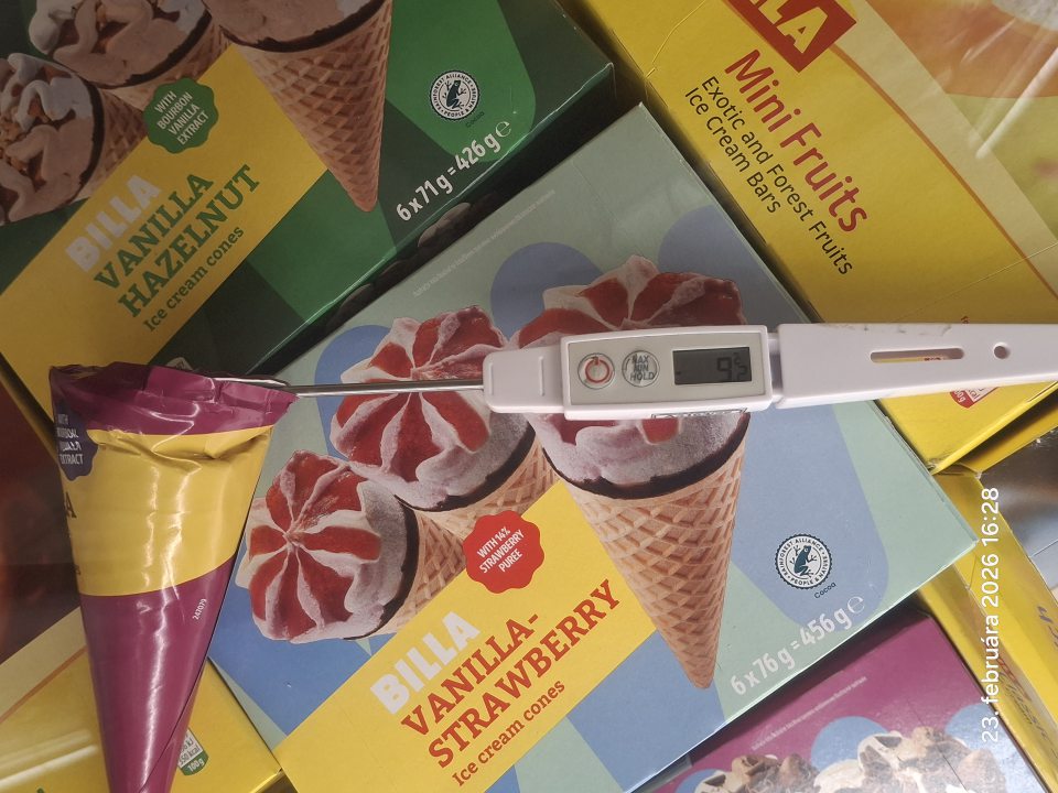Nevyhovujúca teplota v mraziacej vani na predajnej ploche určenej na uskladnenie a predaj hlbokozmrazených mliečnych krémov- teplota nameraná vo výrobku BILLA VANILLA STRAWBERY bola -9,2°C.