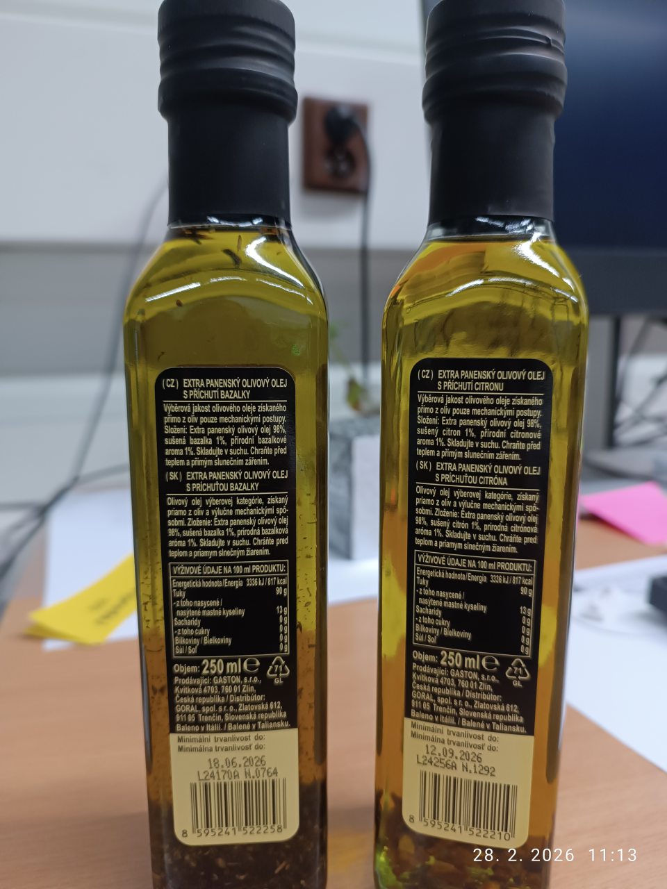 v ponuke predaja sa nachádzali dva druhy výrobkov: Extra panenský olivový olej s príchuťou bazalky 250 ml v množstve 15 kusov a Extra panenský olivový olej s príchuťou citróna 250 ml v množstve 6 kusov nesprávne označených