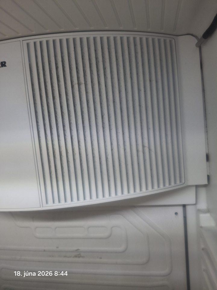 znečistenie krytu ventilátora v chladiacom zariadení na predajnej ploche
