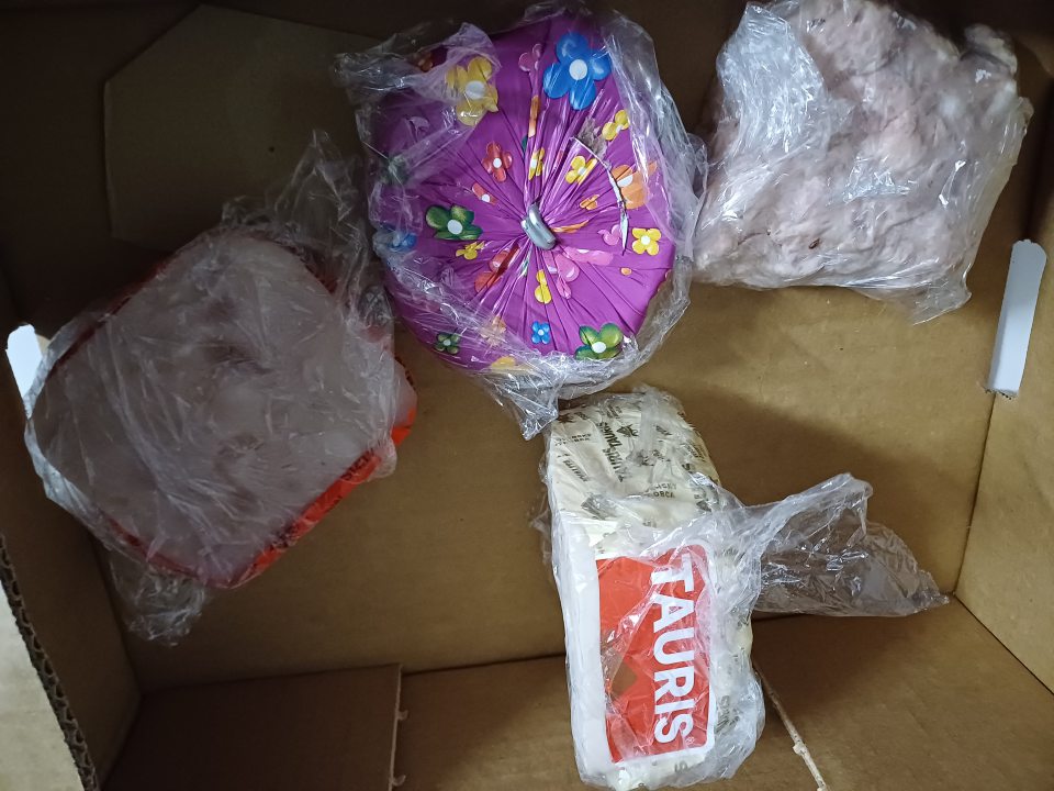 Mäsové výrobky rozkrojené ( koncové časti) predávané bez označenia, nepredložená pôvodná etiketa z výrobkov.