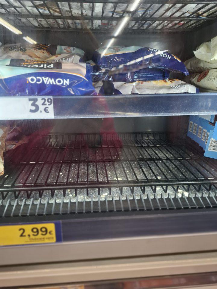 znečistenie chladiacich a mraziacich zariadení, znečistenie drážok za lištami s cenovkami na regáloch