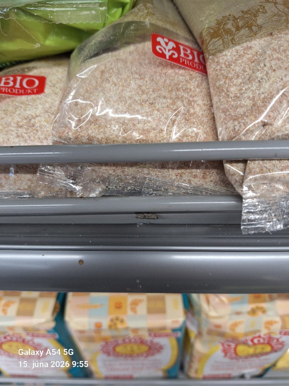 Výskyt živých škodcov a rôznych druhov ich vývojových štádií - mole.