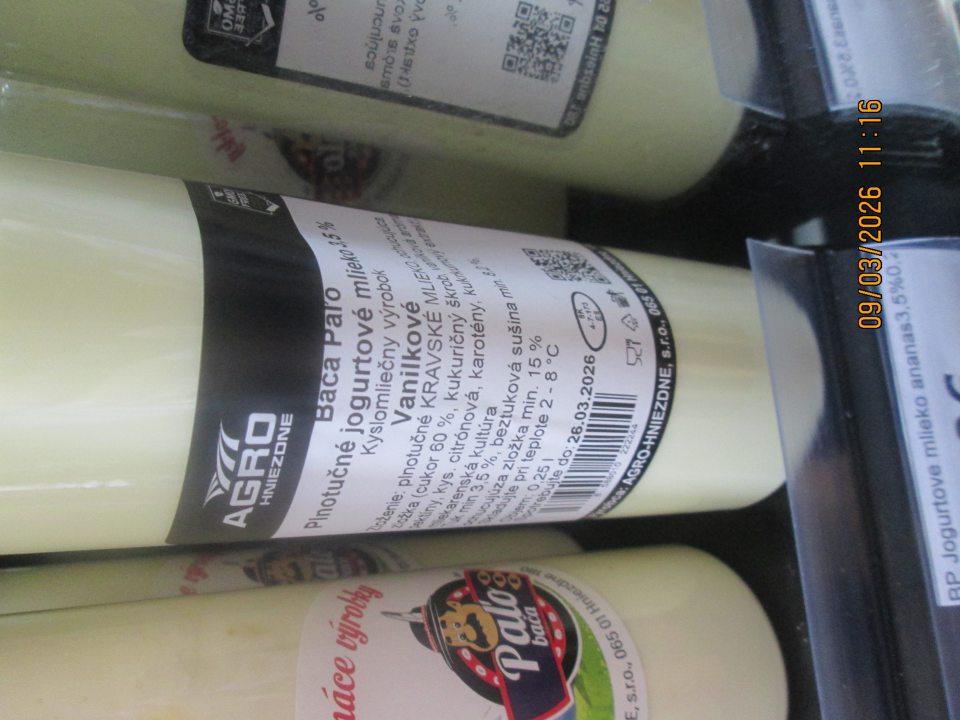 Výrobok Bača Paľo Plnotučné jogurtové mlieko 3,5% kyslomliečny výrobok vanilkové 0,25l spotrebujte do 26.03.2026 v zložení uvedená skratka.