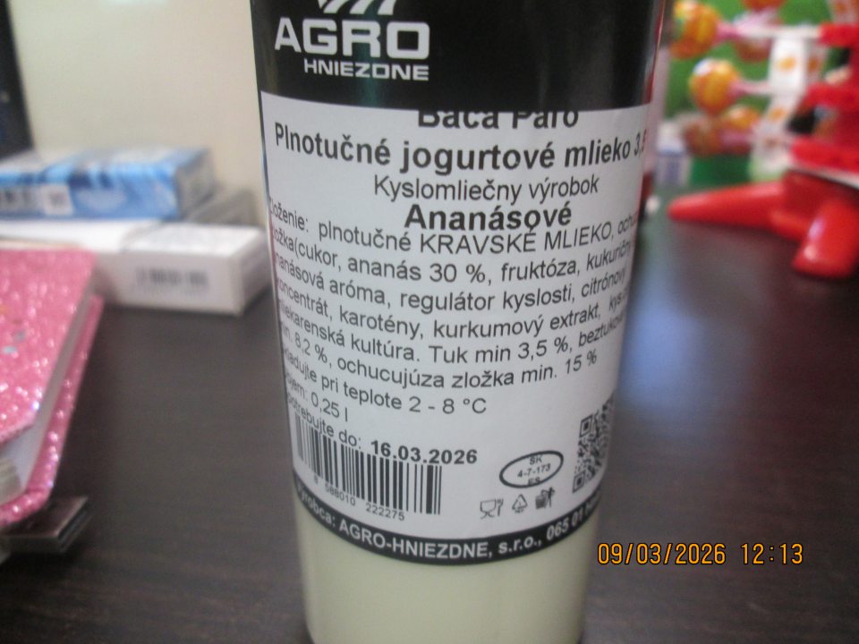 Výrobok Bača Paľo Plnotučné jogurtové mlieko 3,5% kyslomliečny výrobok ananásové 0,25 l spotrebujte do 16.03.2026 v zložení uvedené skratka.