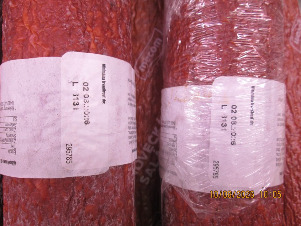 Malokarpatská saláma, v celkovom množstve 2,5 kg, v celkovej cene 31,25 Eur (cena 12,50 Eur/kg), Minimálna trvanlivosť do: 02.08.2026. Výrobca: MECOM GROUP s.r.o., Poľná 4, 066 01 Humenné