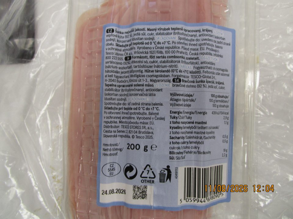 Nevyhovujúce laboratórne analýzy - senzorické výšetrenie. Vzorka nie je v súlade s oddielom 4, článok 14, Požiadavky na bezpečnosť potravín bod 5. Nariadenia EP a Rady , ktorým sa stanovujú všeobecné zásady a požiadavky potravinového práva. Bravčová šunka špeciál, krájaná TESCO-senzorické znaky-vôňa/pach- jemne nakyslý, po začínajúcom mikrobiálnom rozklade, farba ružová so šedozelenými pruhmi