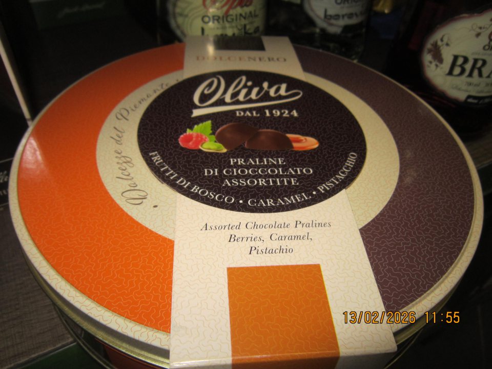 Dolce nero oliva dal 1924 praline..potravina neoznačená v štátnom jazyku.